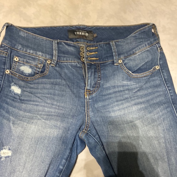 Torrid skinny jeans - great shape! - Picture 1 of 5